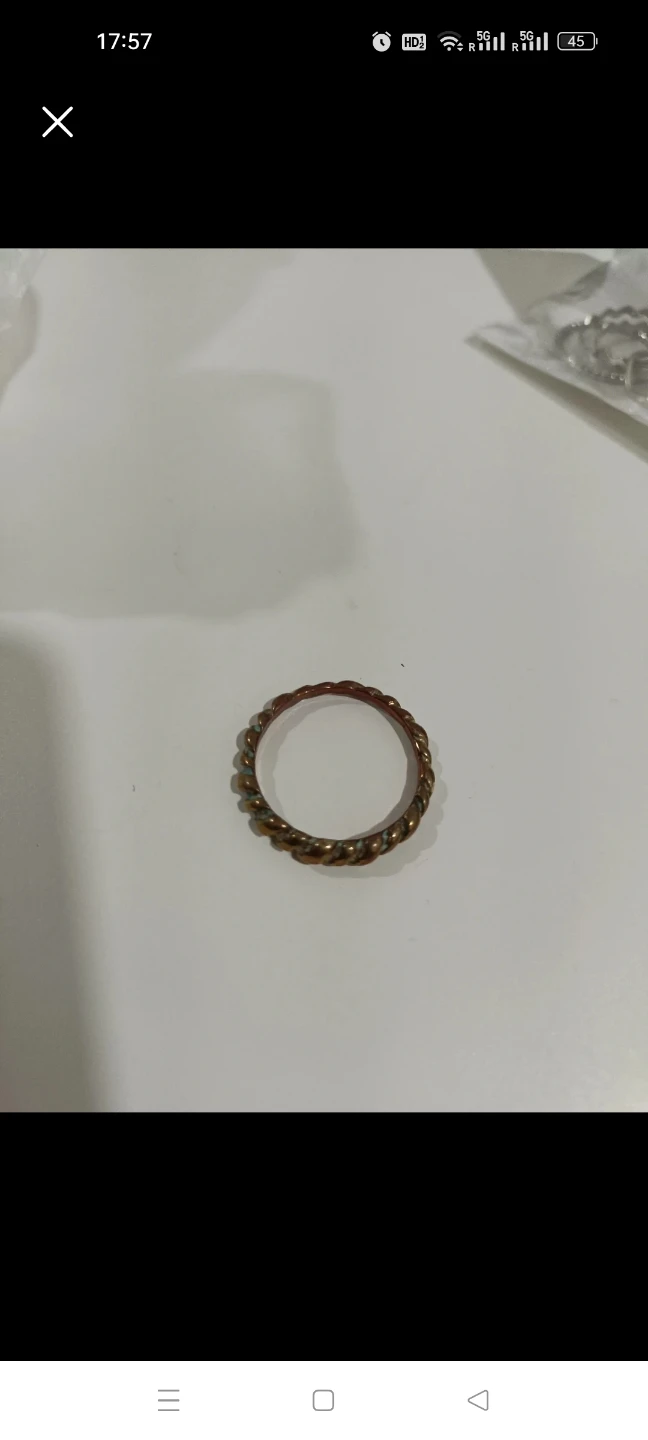 Twisted band ring