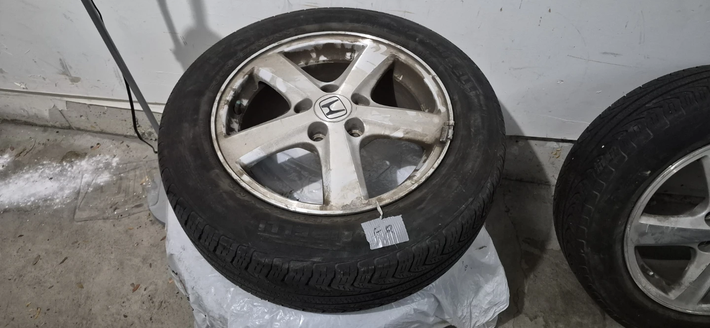 Set of 4 Honda Rims with Tires - photo 2