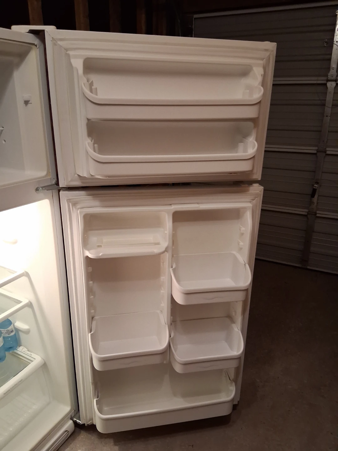 White Kenmore Fridge 30 inch - photo 3