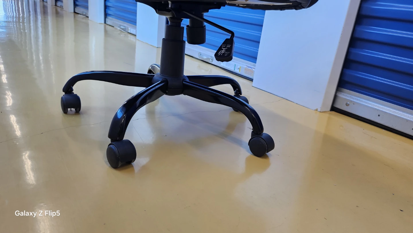 Black office chair available immediately. - photo 5