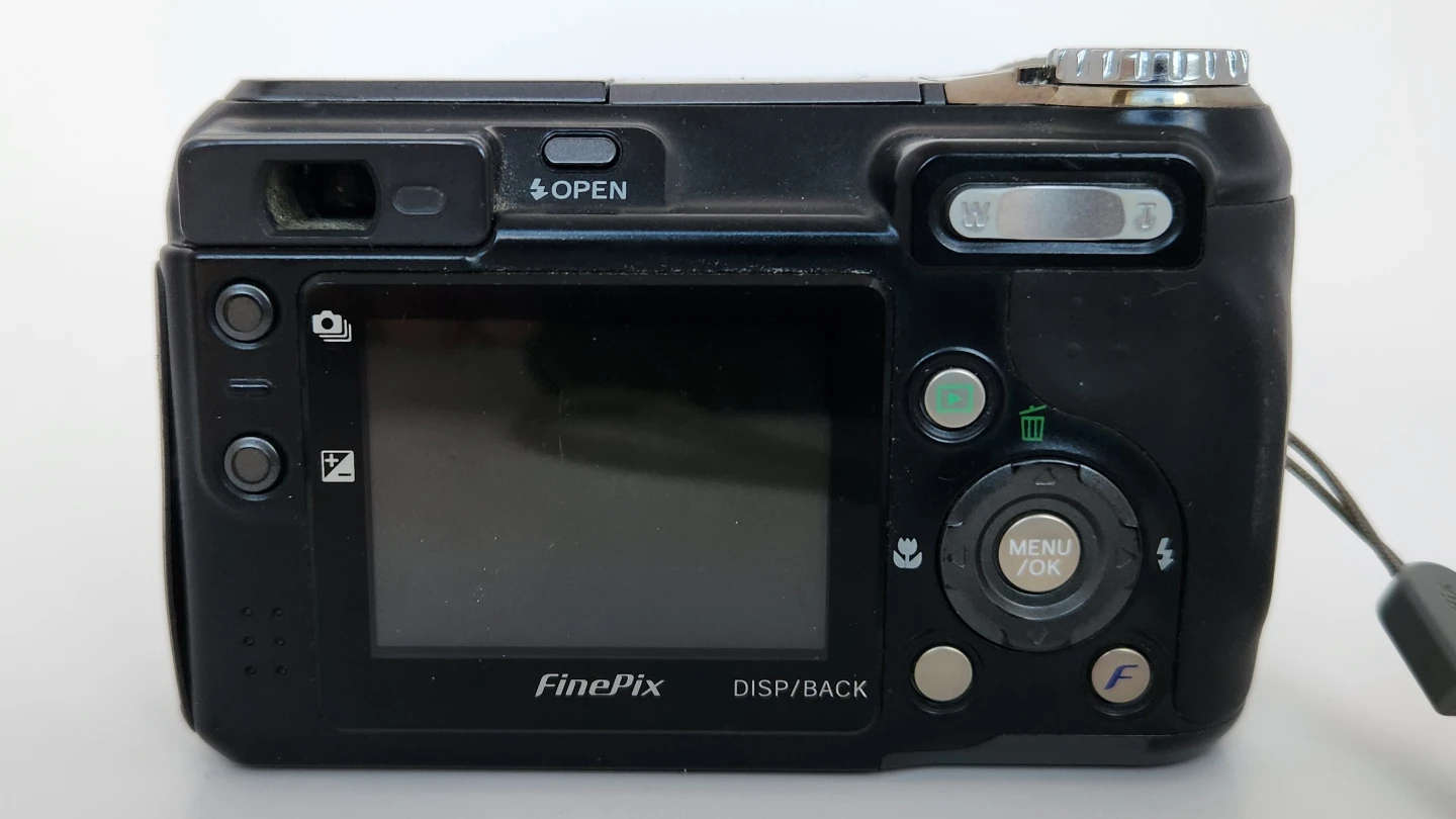 Fujifilm FinePix E900 Digital Camera - photo 2