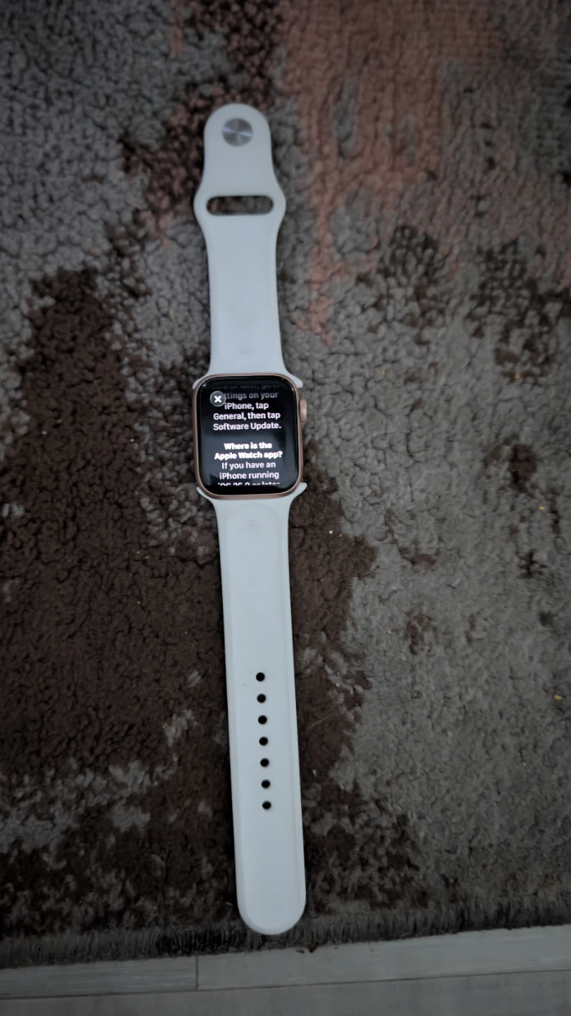 Apple Watch series 6 Gold with White Band - photo 3