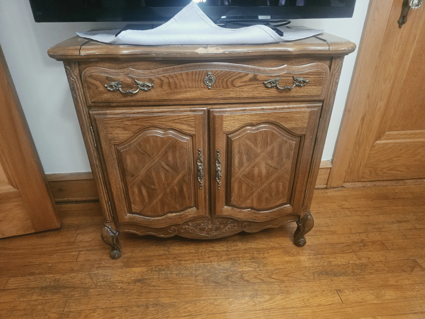 Dining Room Set with Table, Chairs, and Hutch - photo 4
