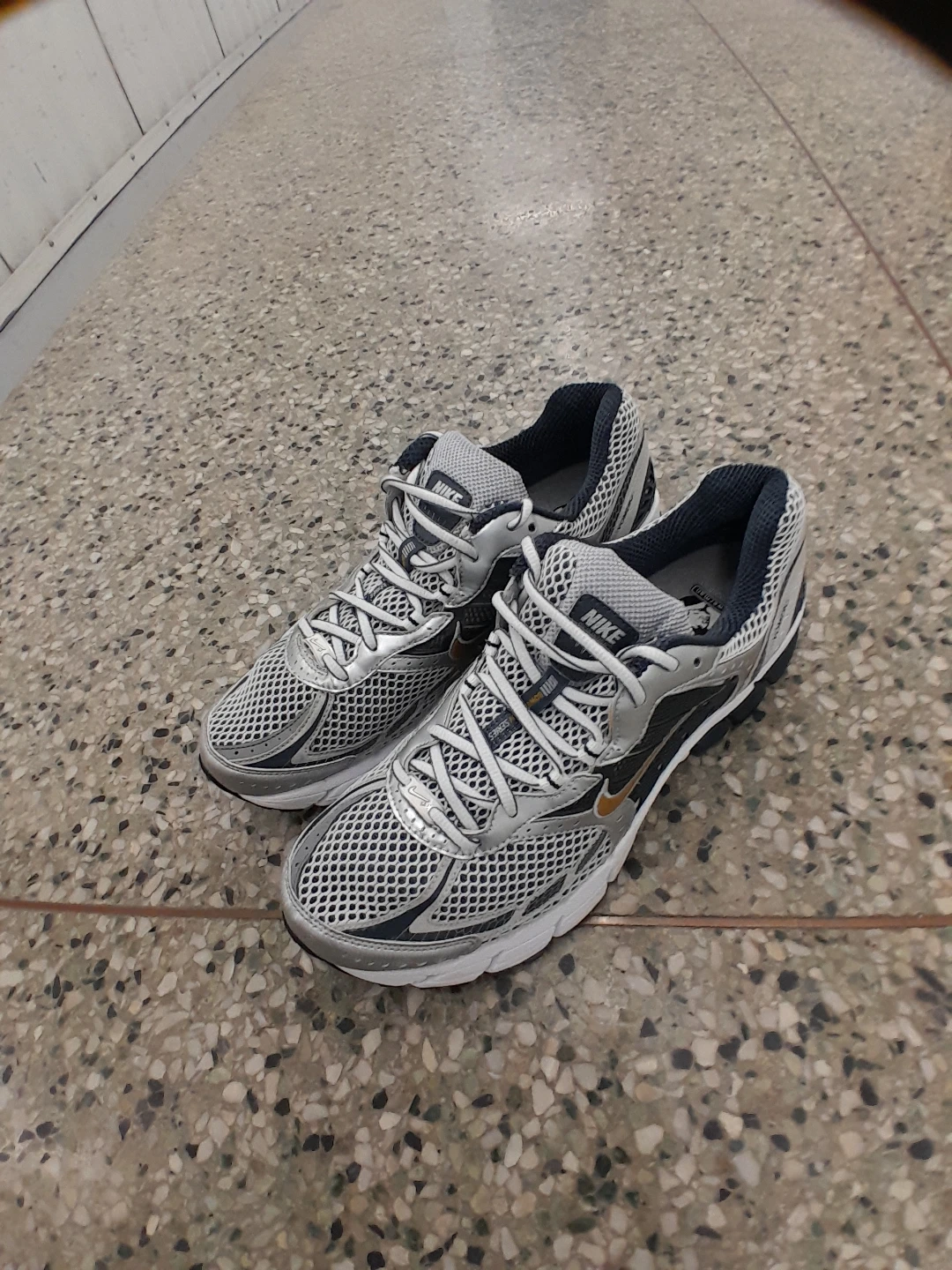 Nike Zoom Vomero Running Shoes Men's Size 11.5 - photo 4
