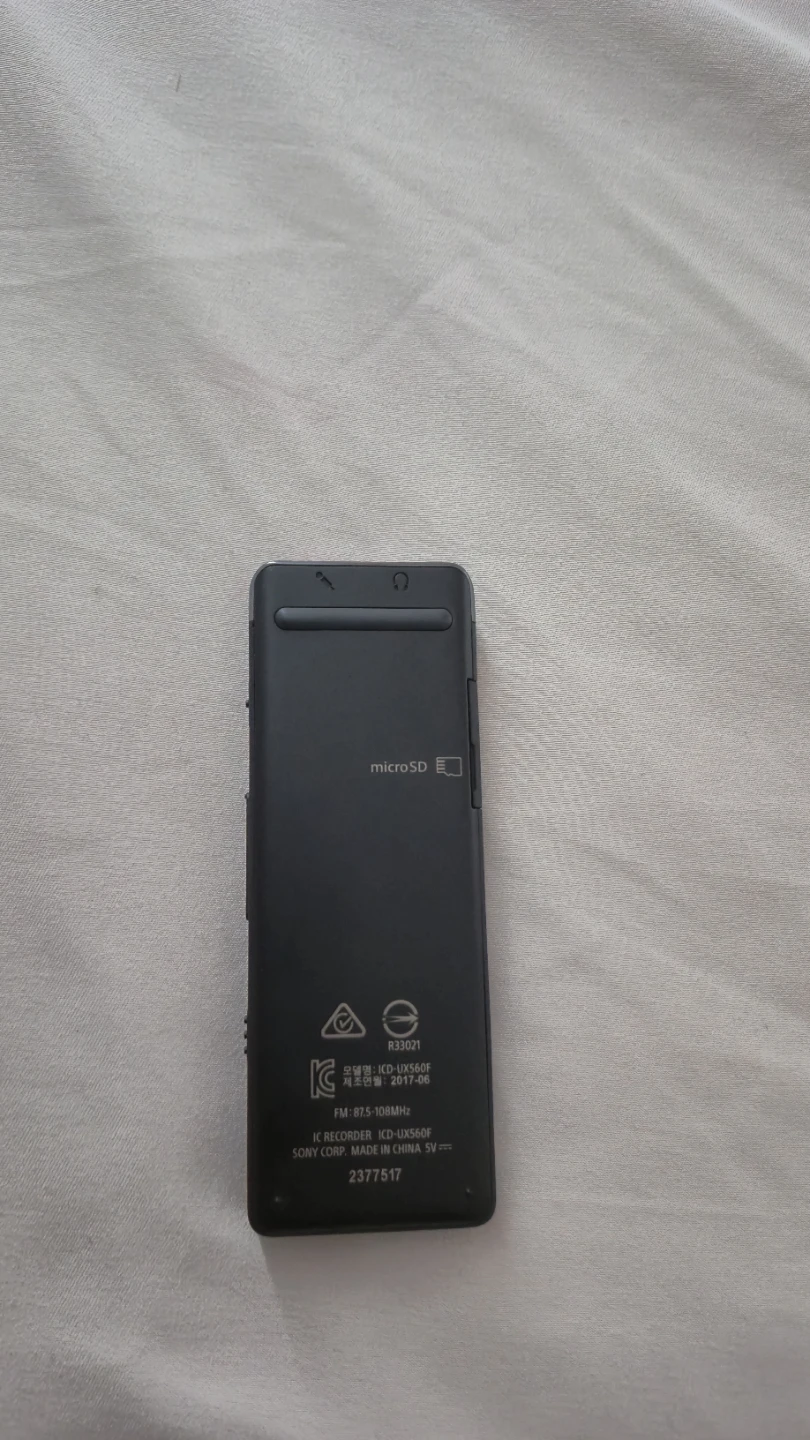 Sony ICD-UX560F Digital Voice Recorder 4GB FM Radio - photo 2