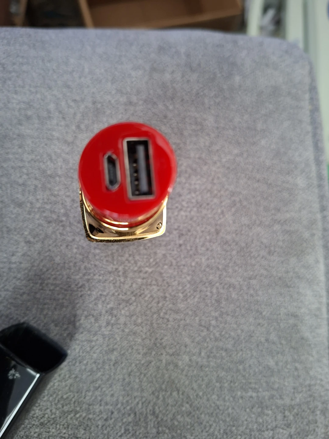 Beauty Charge lipstick-style power bank - photo 4