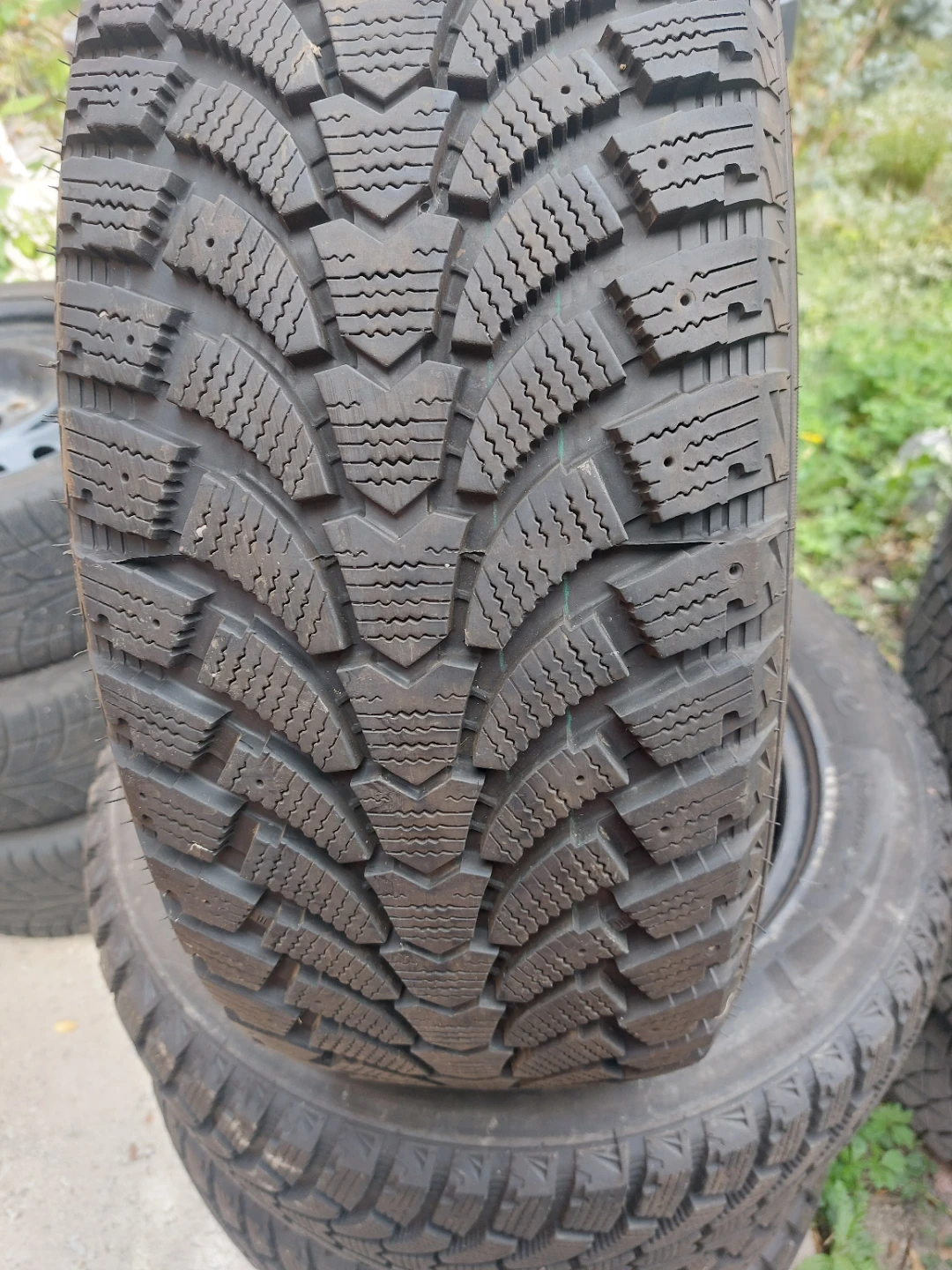 Set of 4 Maxtrek Winter Tires - photo 2