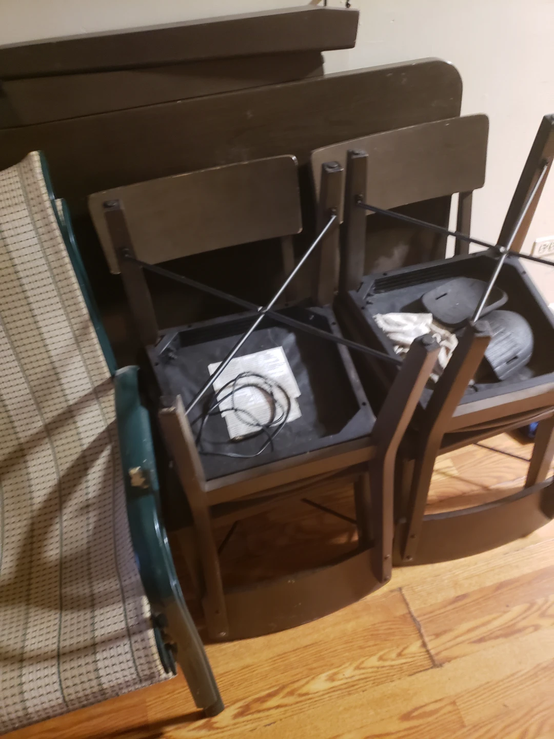 6 piece dynette set 5 chairs on a table