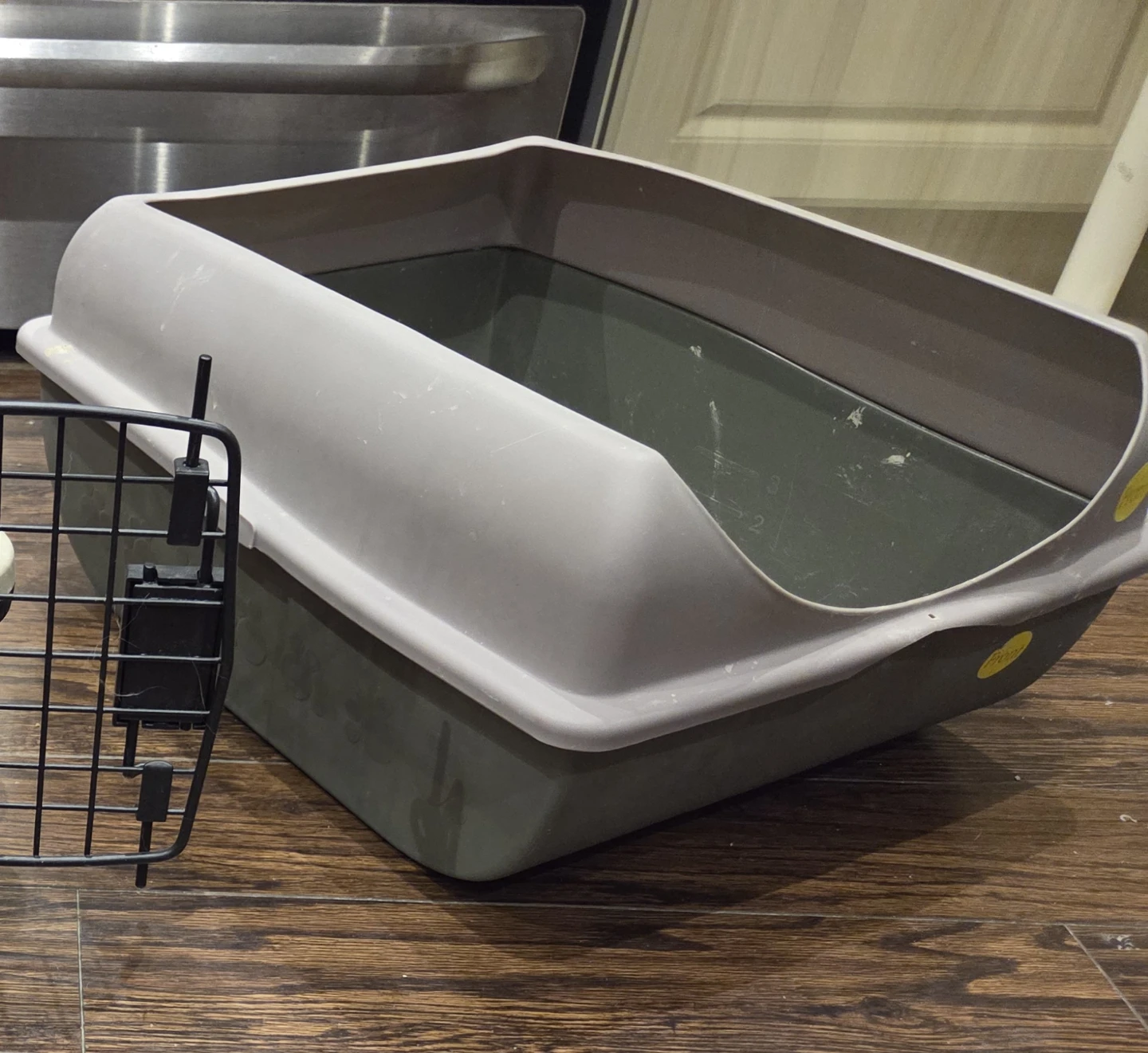 Van Ness Giant Cat Litter Pan with High Sides