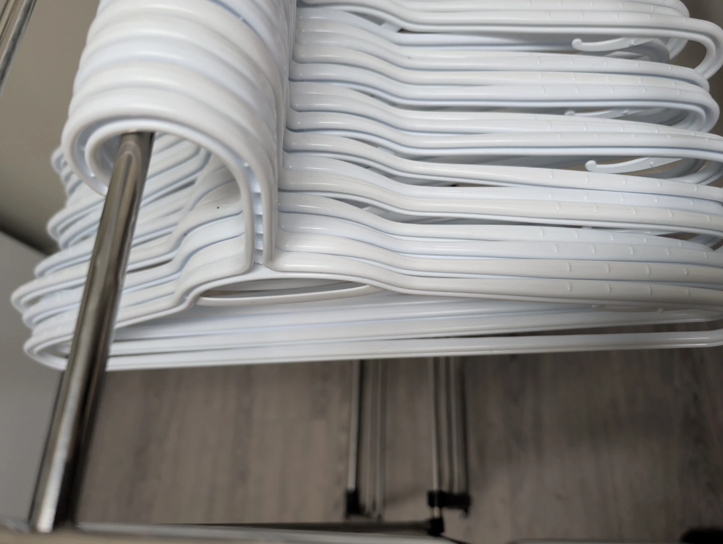 Set of white plastic clothing hangers - photo 2