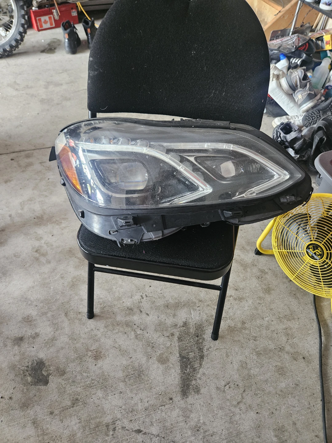 Automotive Headlight Assembly W212