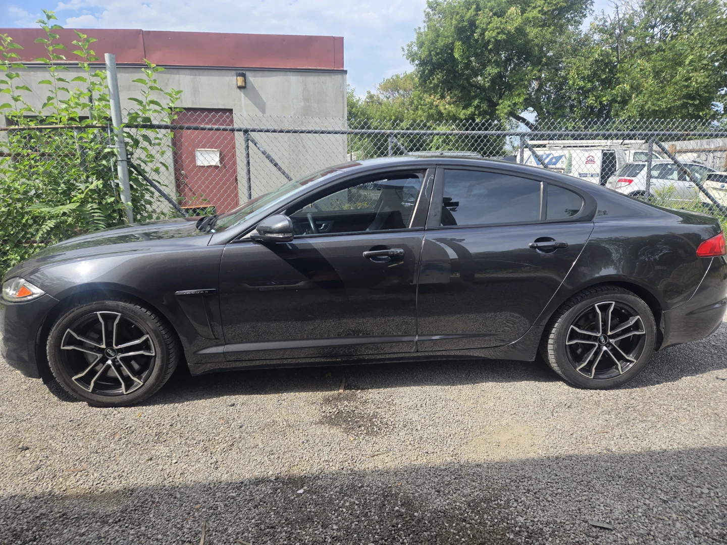 2015 Jaguar XF Sedan - photo 2