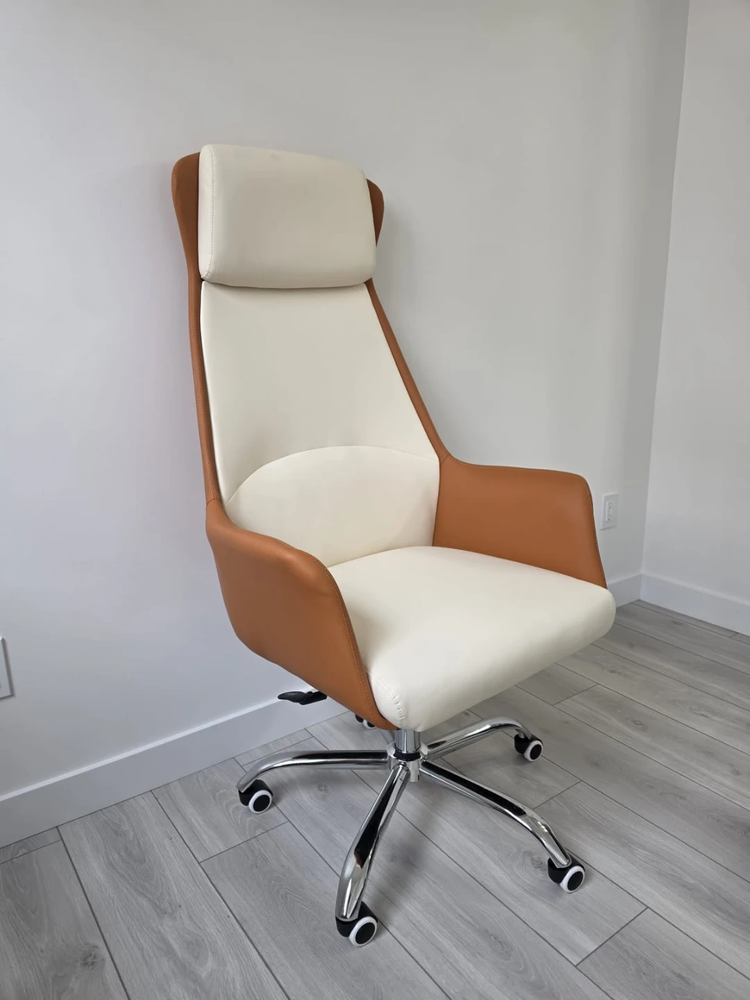 Modern Two-Tone Office Chair - photo 3