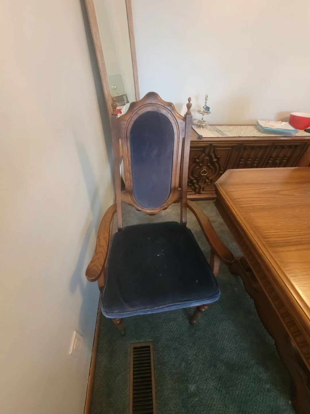 Wooden chair with cushion - photo 2