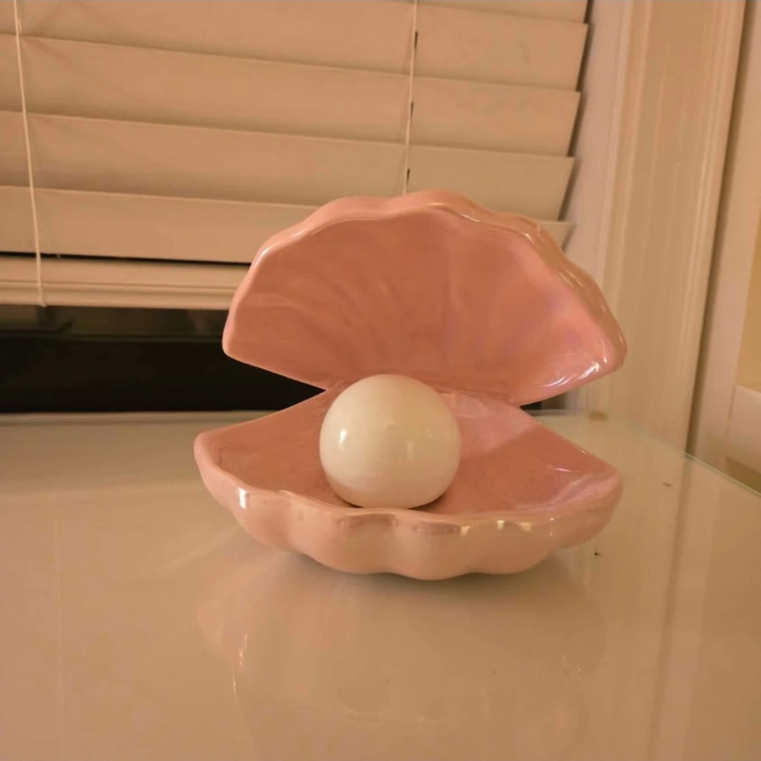 Pink Clamshell Pearl Lamp