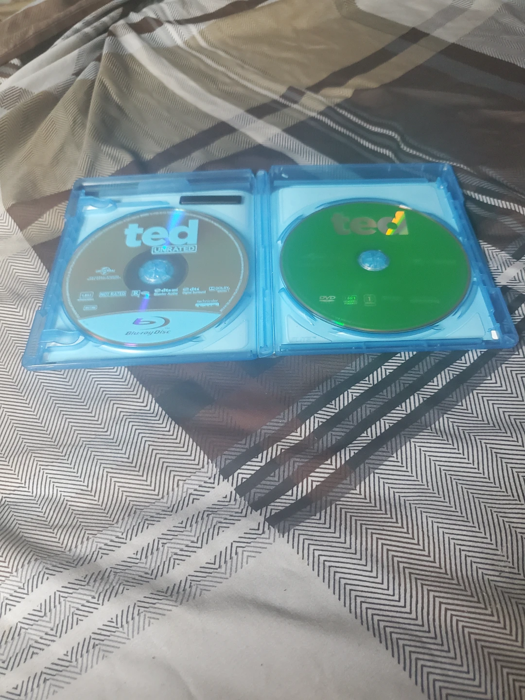 Ted Blu-ray and DVD Combo Pack - photo 2