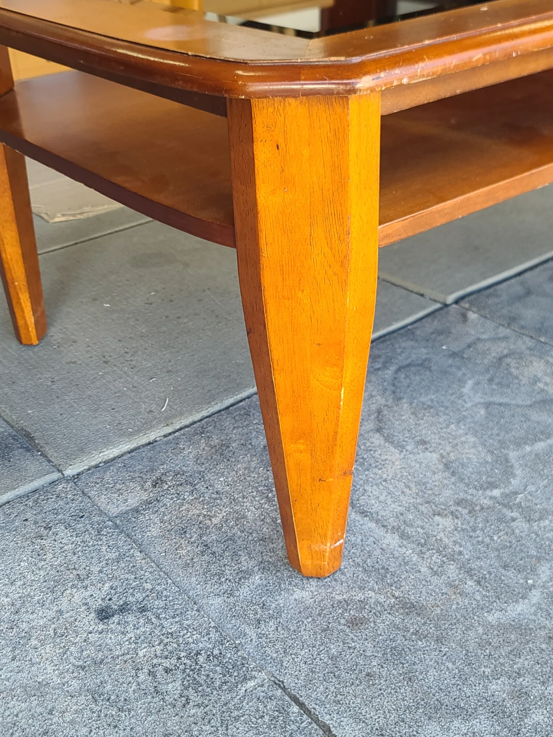 Wood coffee table with glass insert and drawer - photo 5
