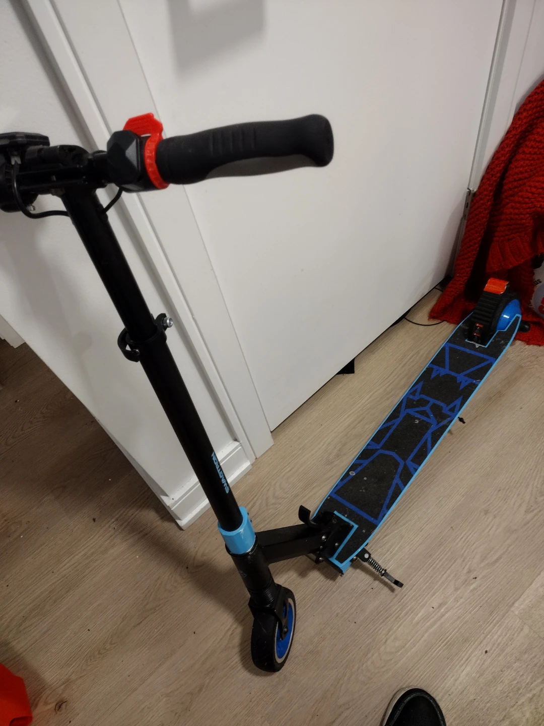 Swagtron Kids Kick E-Scooter Blue