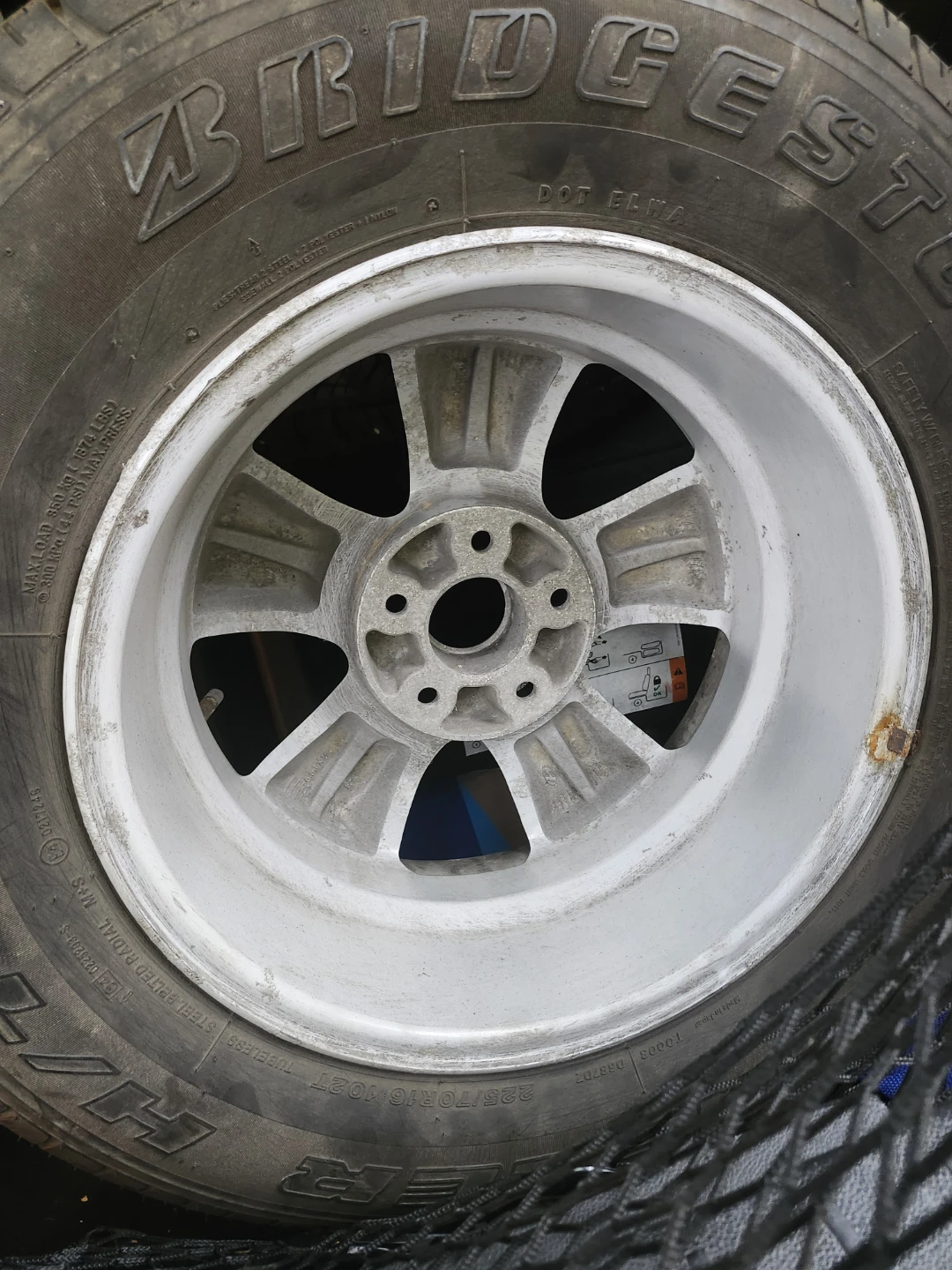 Bridgestone Dueler H/T 687 Tire with rim  225/70R16 - photo 3