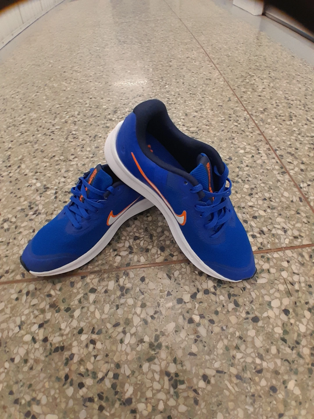 Nike Running Shoes  For boys/Teens Size 5 - photo 3