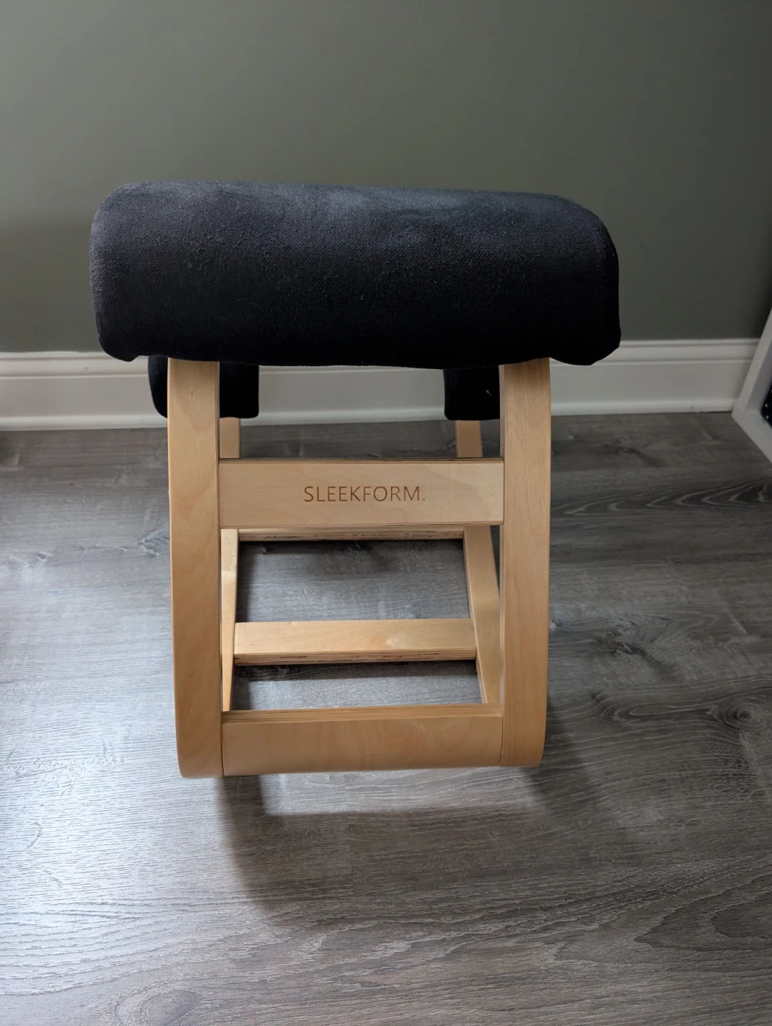 Sleekform kneeling chair