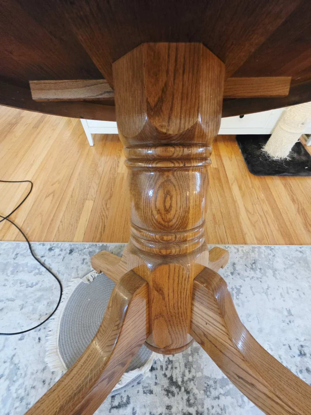 Solid Oak Table & 4 Chairs - photo 4