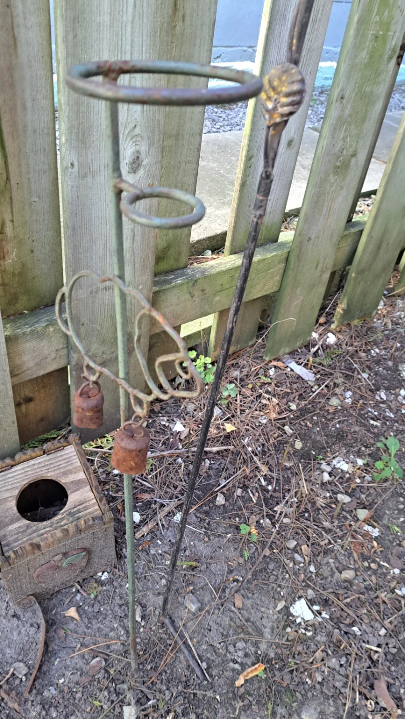 Set of two decorative metal garden stakes - photo 3