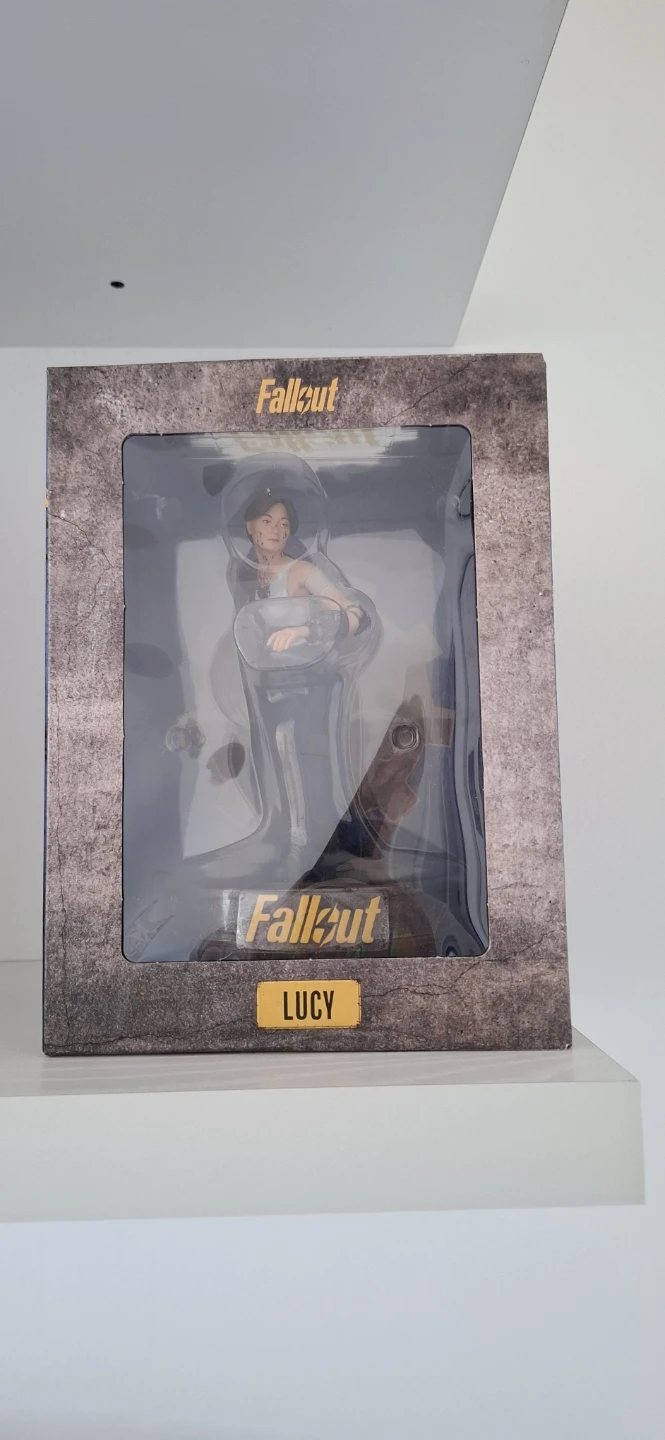 FALLOUT LUCY STATUE