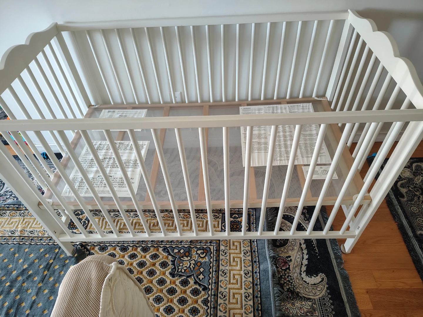 IKEA white baby crib - photo 5