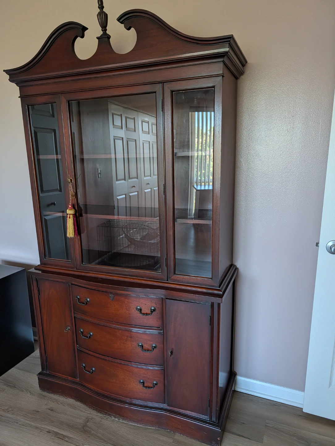 Antique Mahogany Cabinet. - photo 3