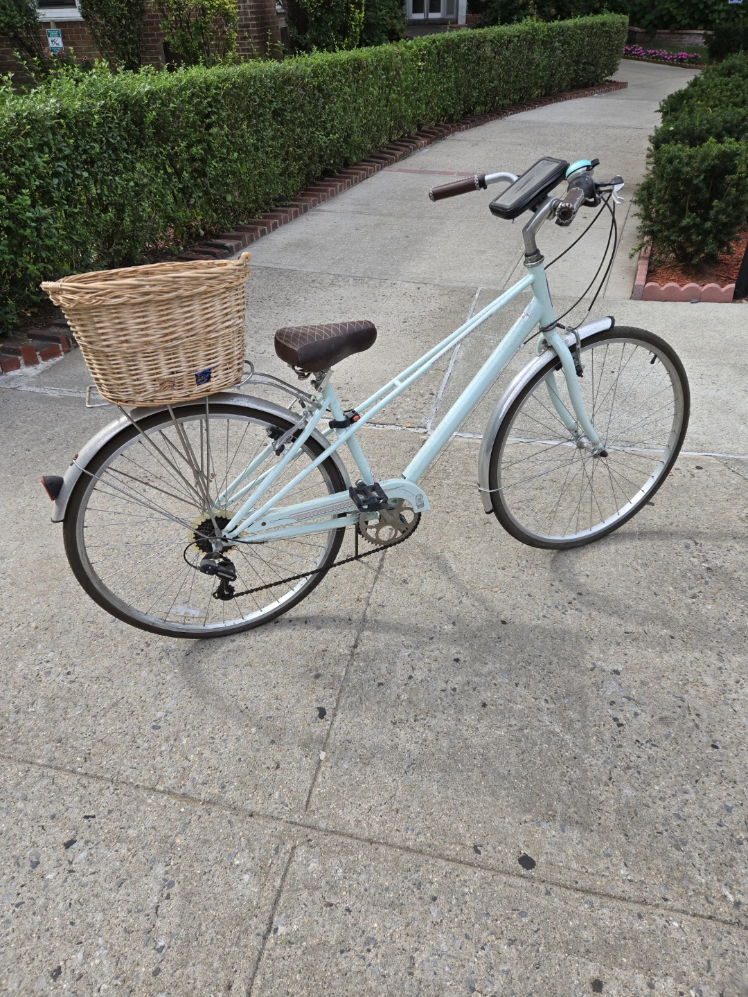 Schwinn Hybrid Bike with Wicker Basket - photo 2