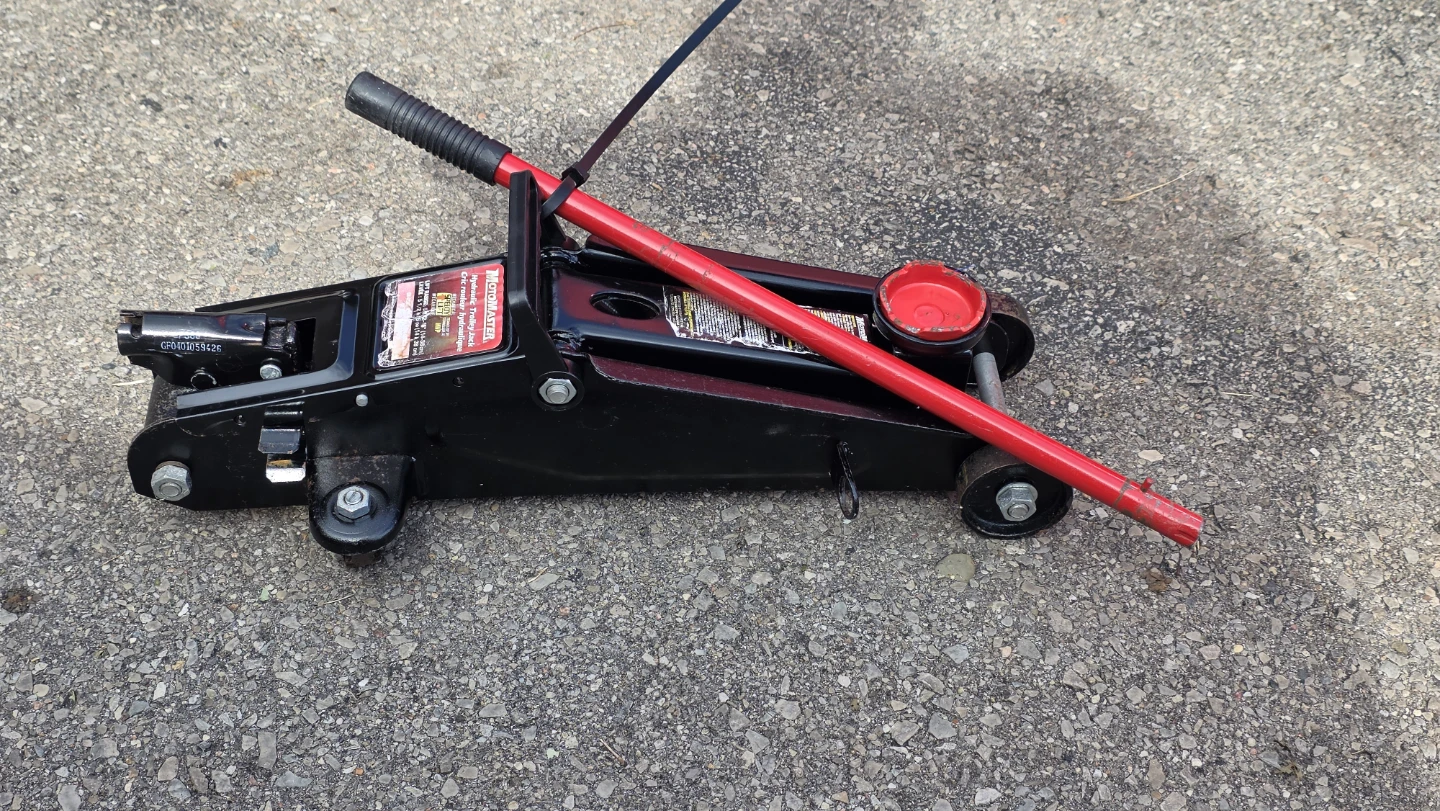 🏈MotoMaster 2 Ton Hydraulic Trolley Jack