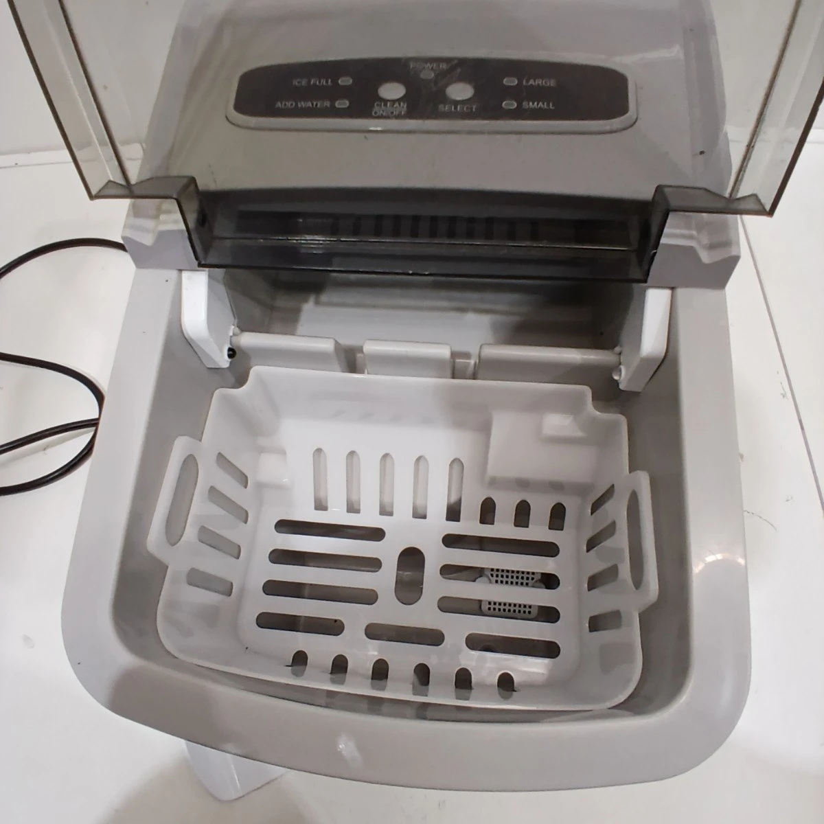 Frigidaire Countertop Ice Maker! - photo 3