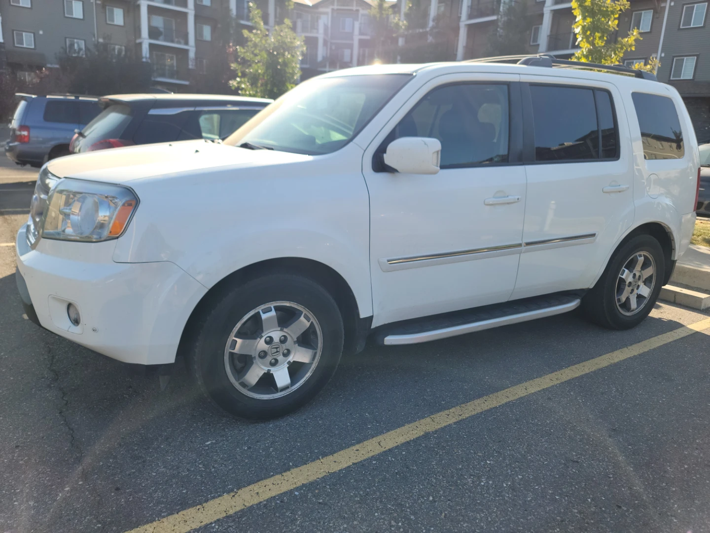 2010 White Honda Pilot SUV - photo 2