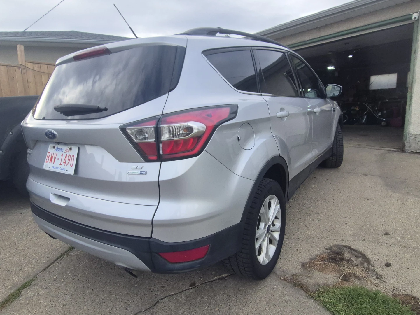 2017 Silver Ford Escape SE SUV - photo 5