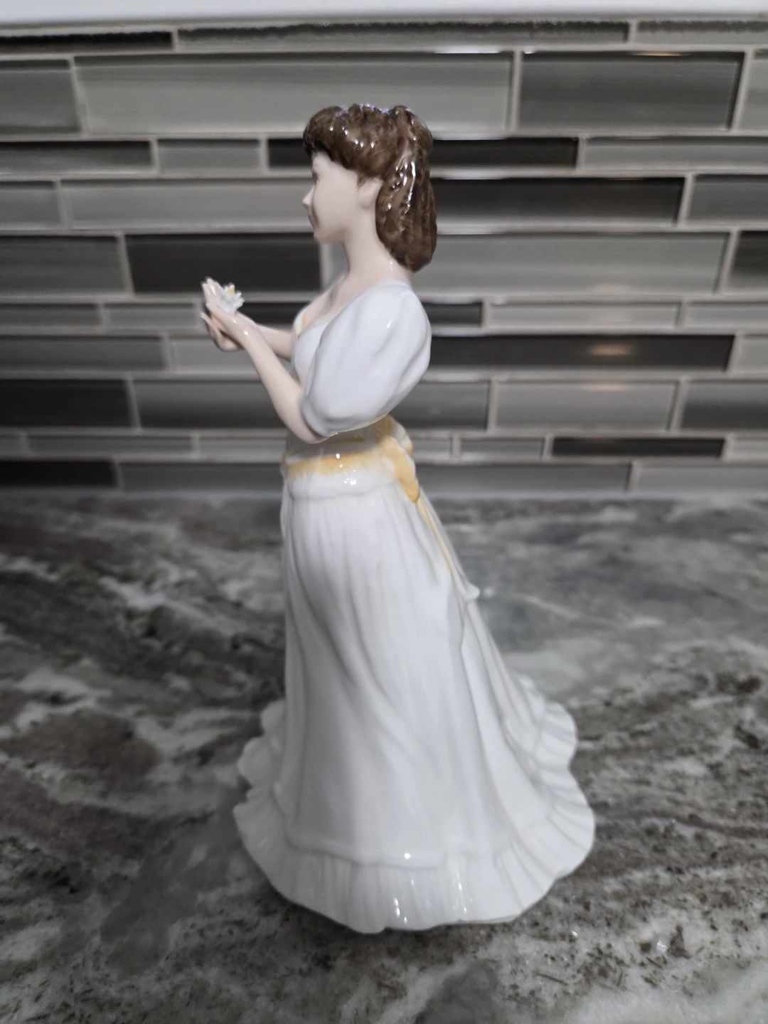 Royal Doulton Maria Figurine HN 3381 - photo 2