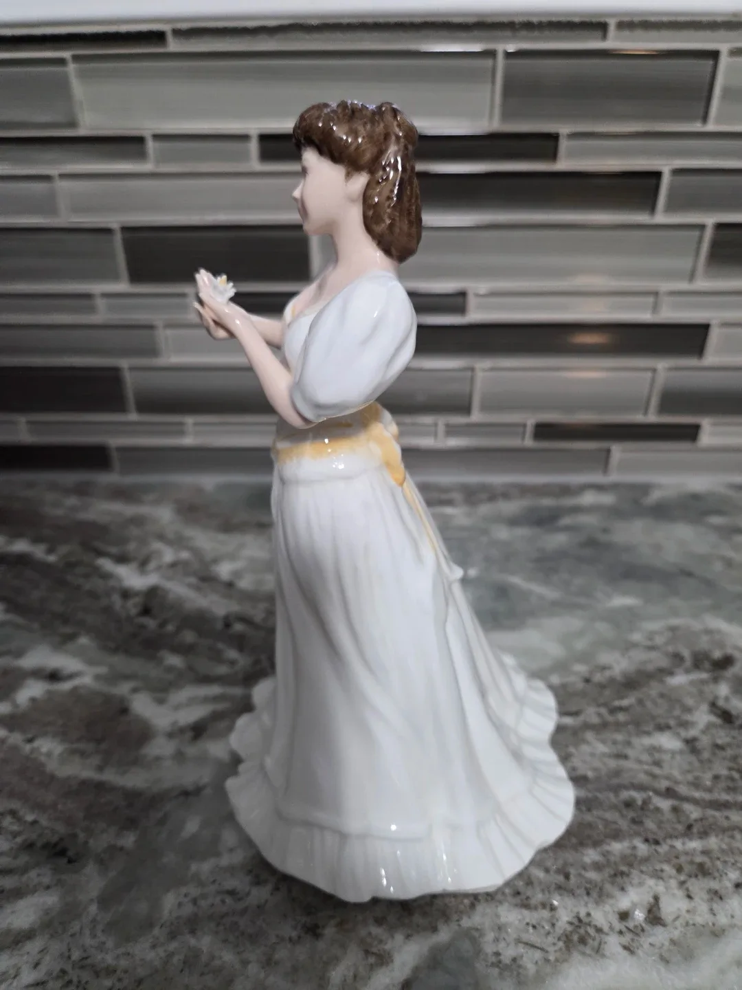 Royal Doulton Maria Figurine HN 3381 - photo 2