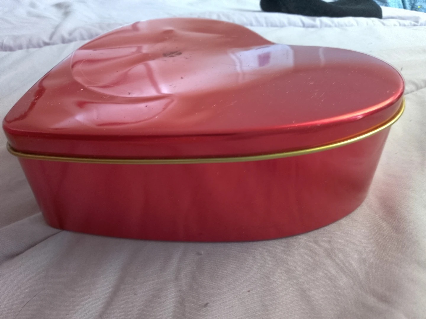 Red heart-shaped metal tin 🏈 - photo 2