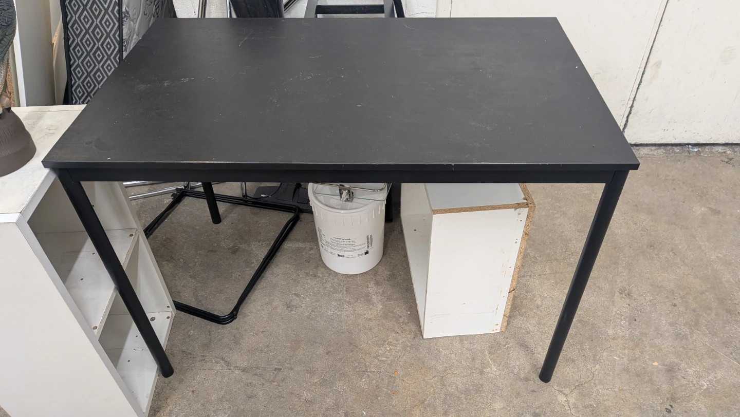 FREE: Kids Chairs 4, Black Metal Frame Desk