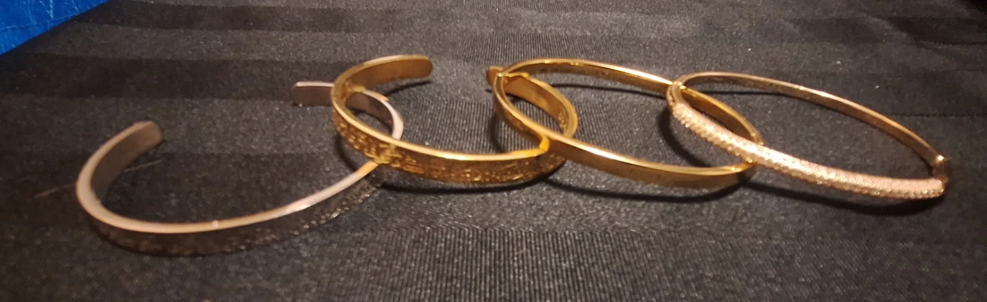 Assorted Gold-Tone Jewelry Set - photo 4