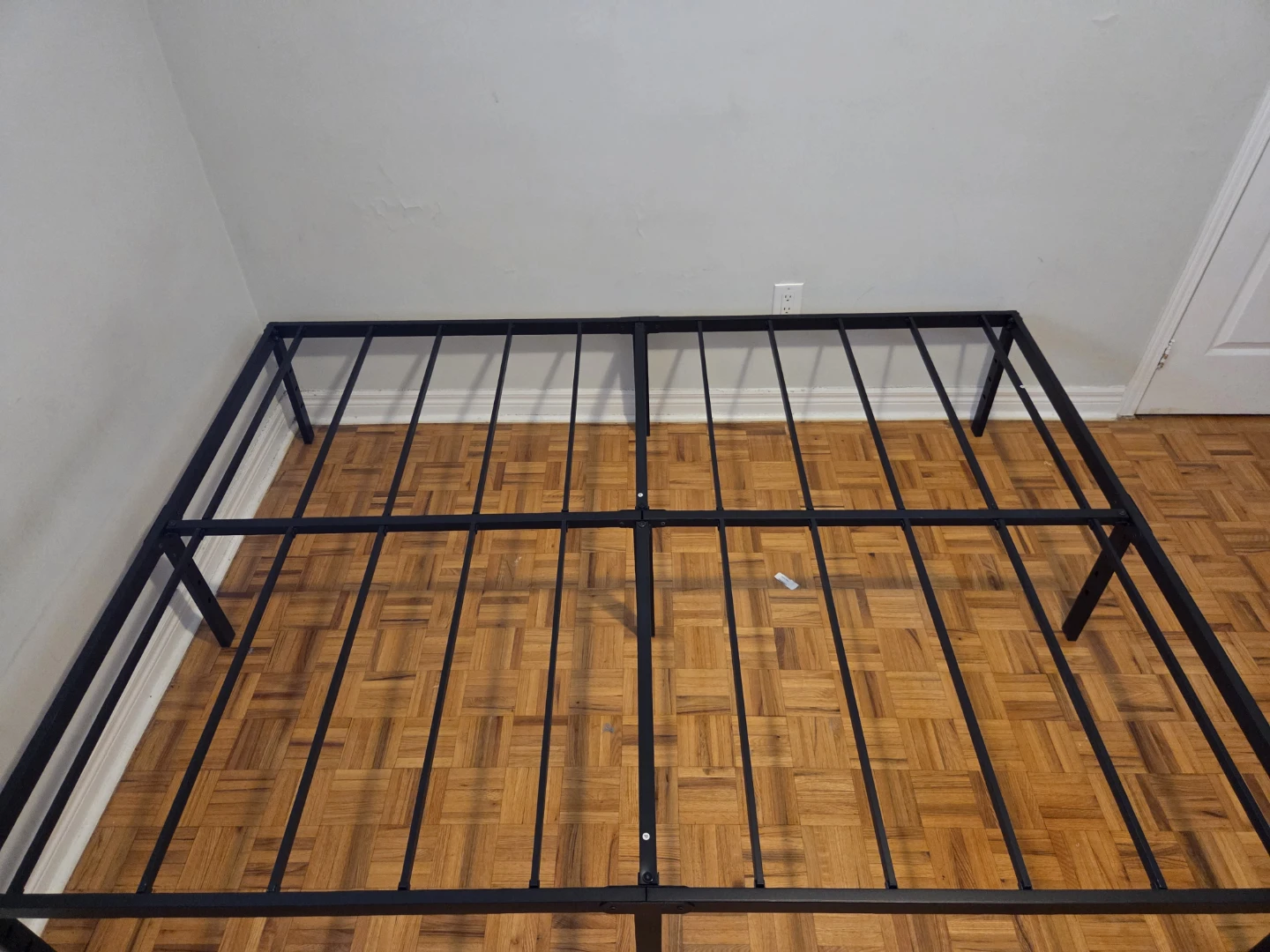 Queen size 16 Inch Metal Platform Bed Frame - photo 2