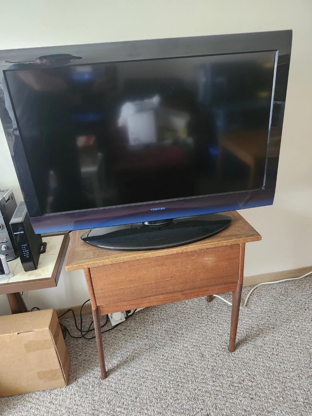 Toshiba 37" Tv - photo 3