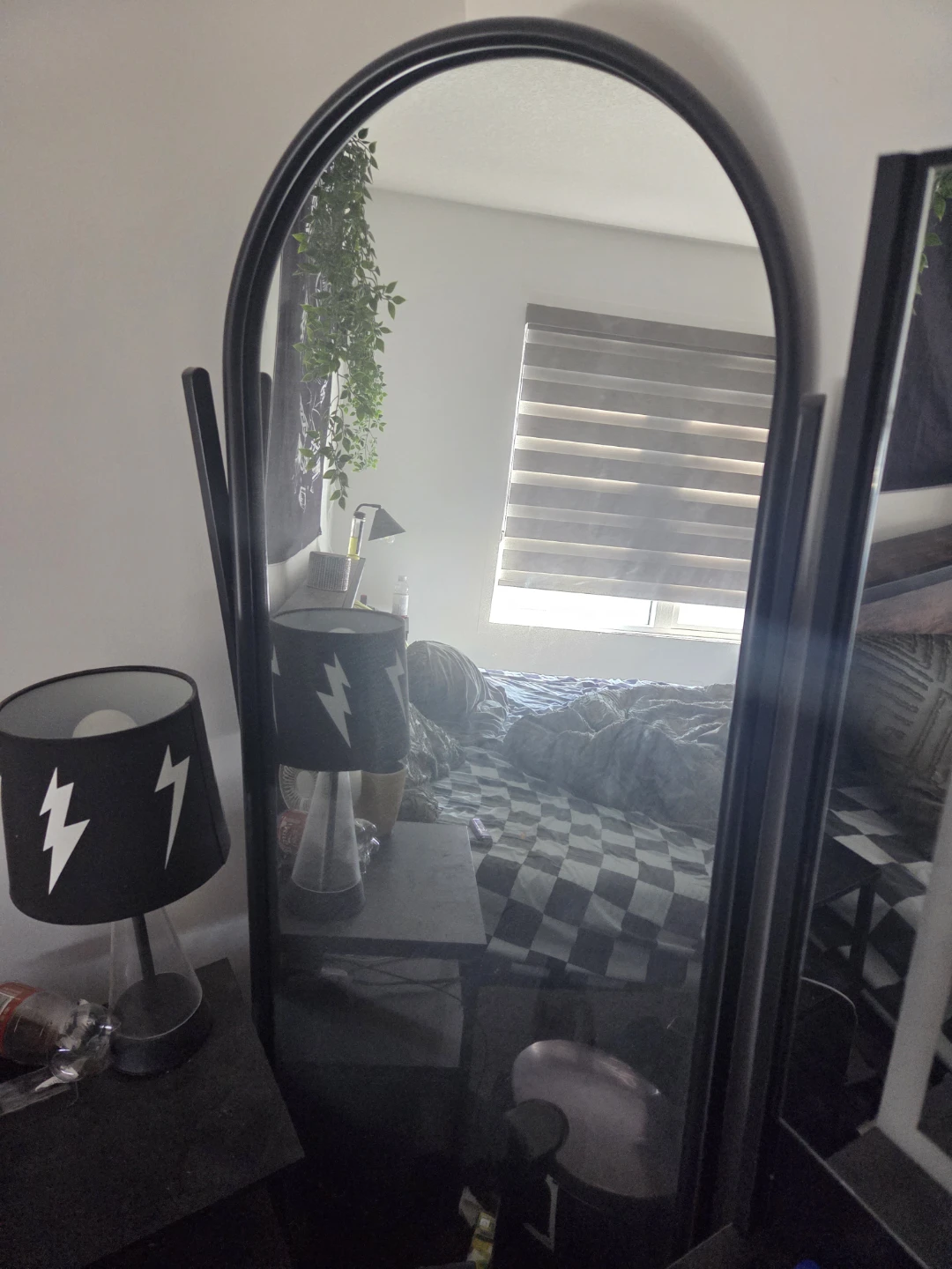 Black arched floor mirror - photo 2