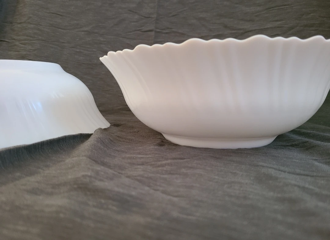 10" White Serving Bowls x 2 - photo 4