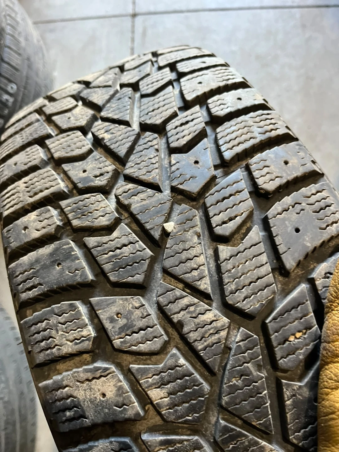 215/50R17 Sumitomo Ice Edge Tires - photo 3