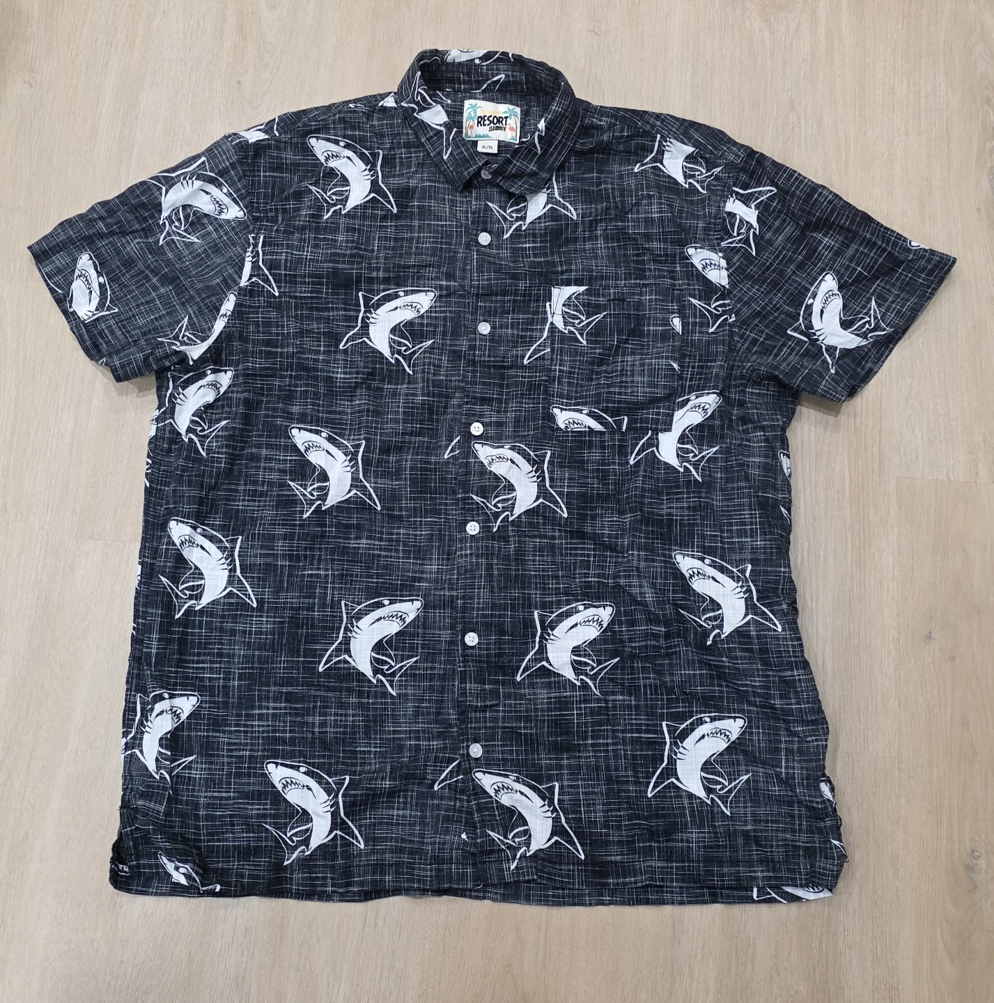 Resort Shirt Mens XL Shark Print Button-Up
