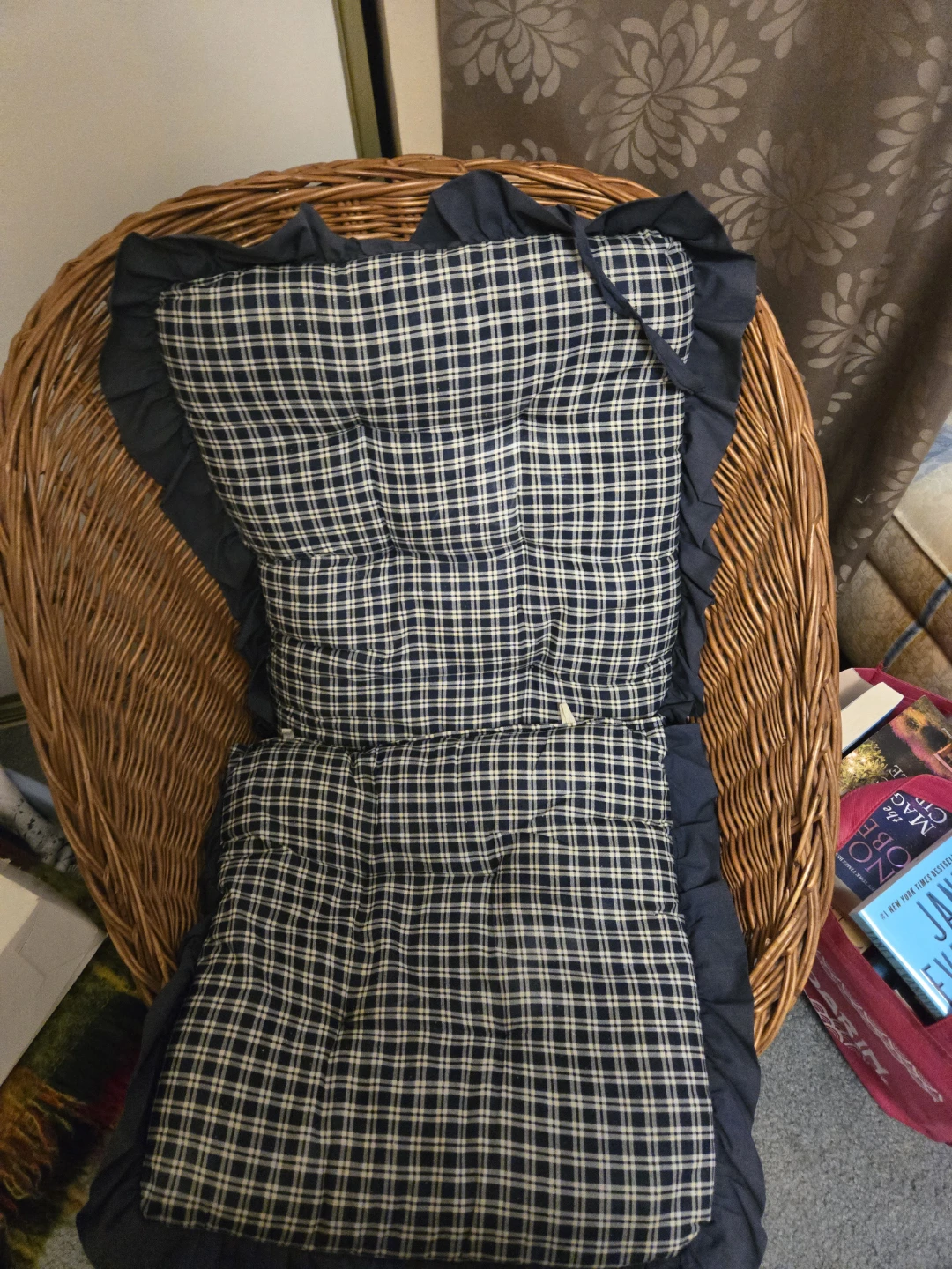 Wicker papasan chair with reversible cushion - photo 2