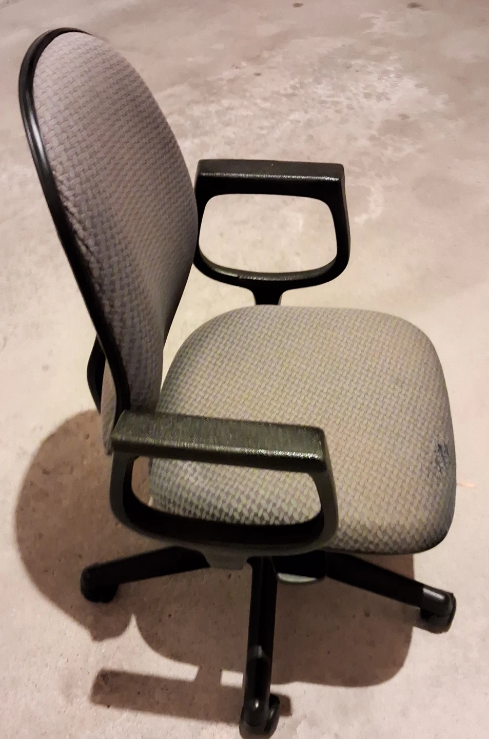 Adjustable Fabric Office Chair - photo 2
