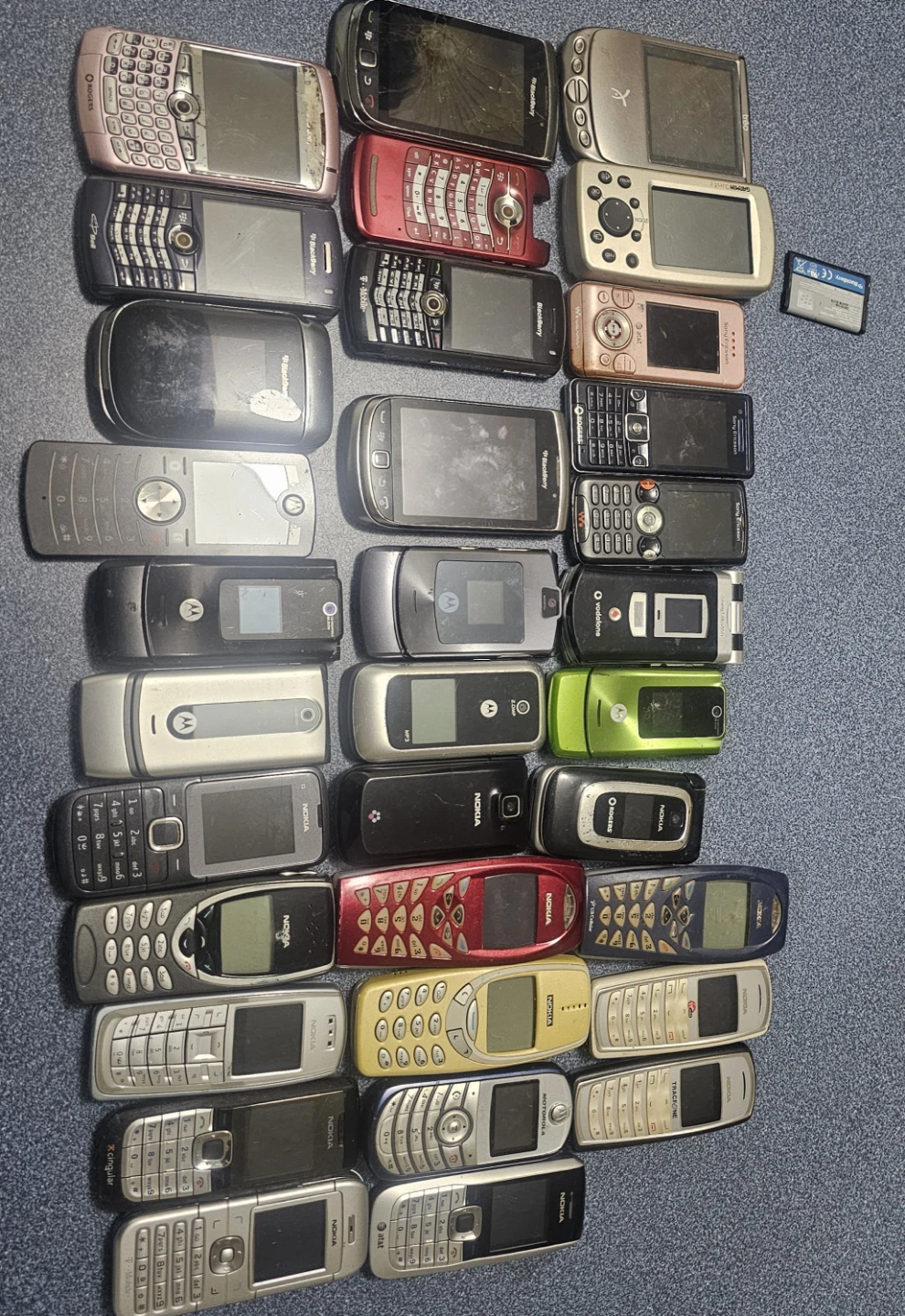 Collection of 30 vintage mobile phones