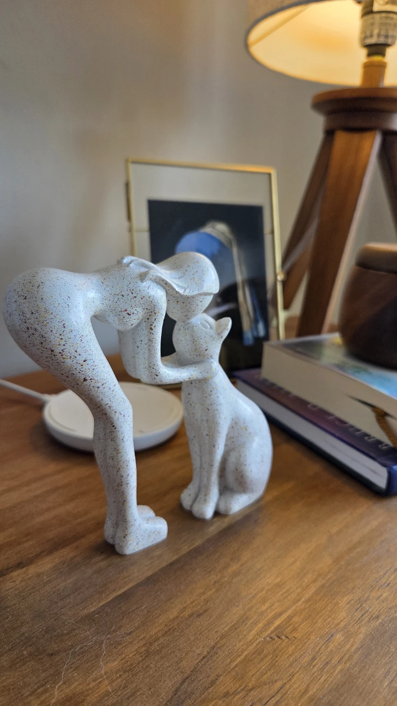 Bestfriend - Woman & Cat Sandstone Statue *new